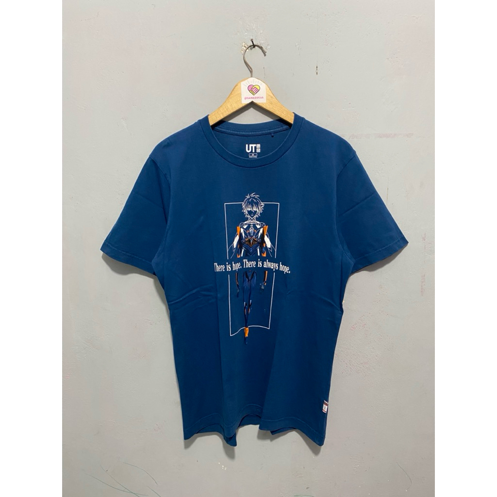 kaos uniqlo x evangelion
