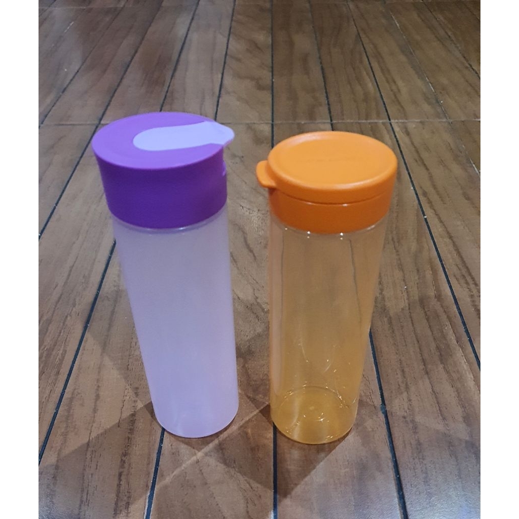 squeeze it squeese me Tupperware 1 pc