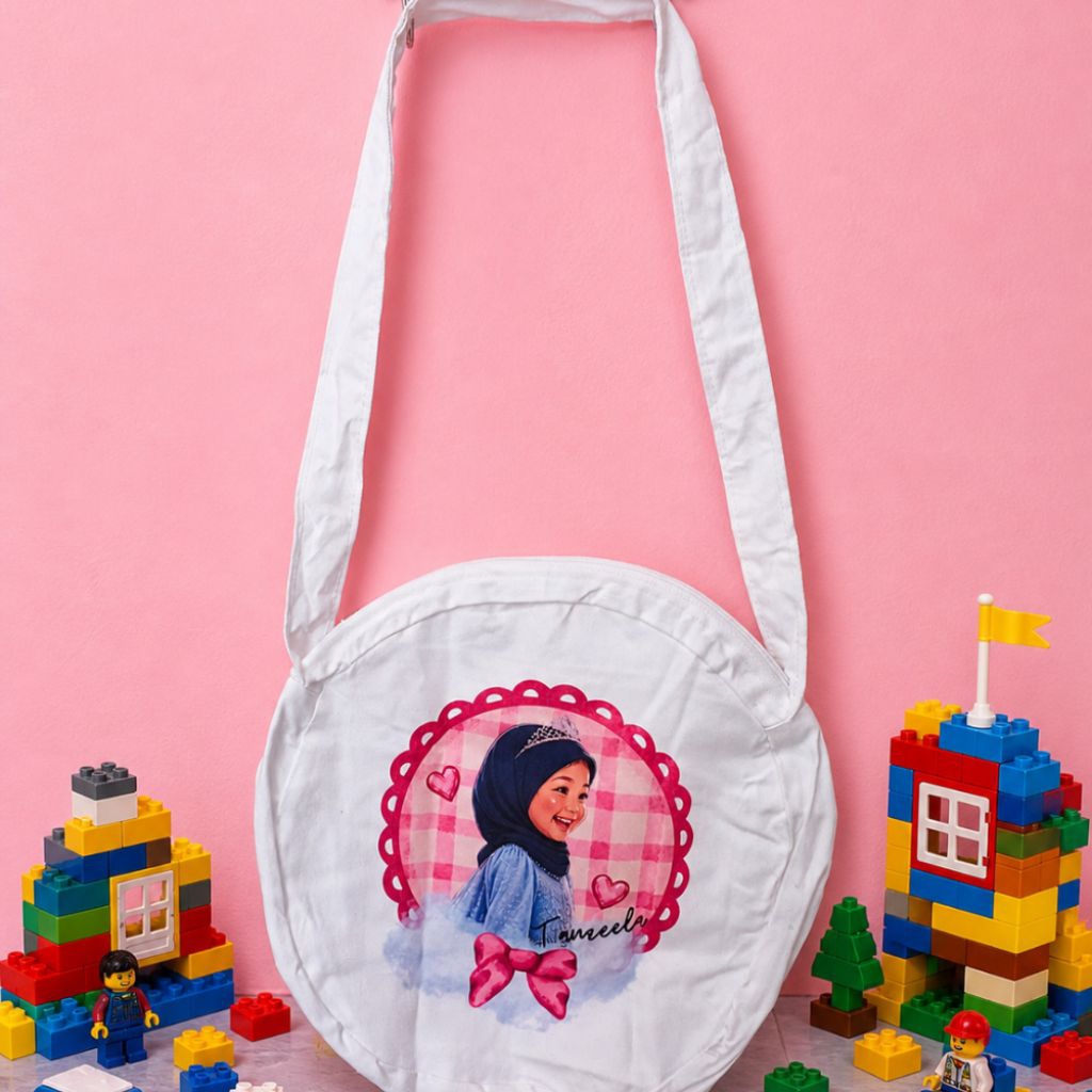 Tas Custom Nama Anak – Tas Selempang Sablon Foto | Desain Bebas | Cocok untuk Kado Ulang Tahun Anak
