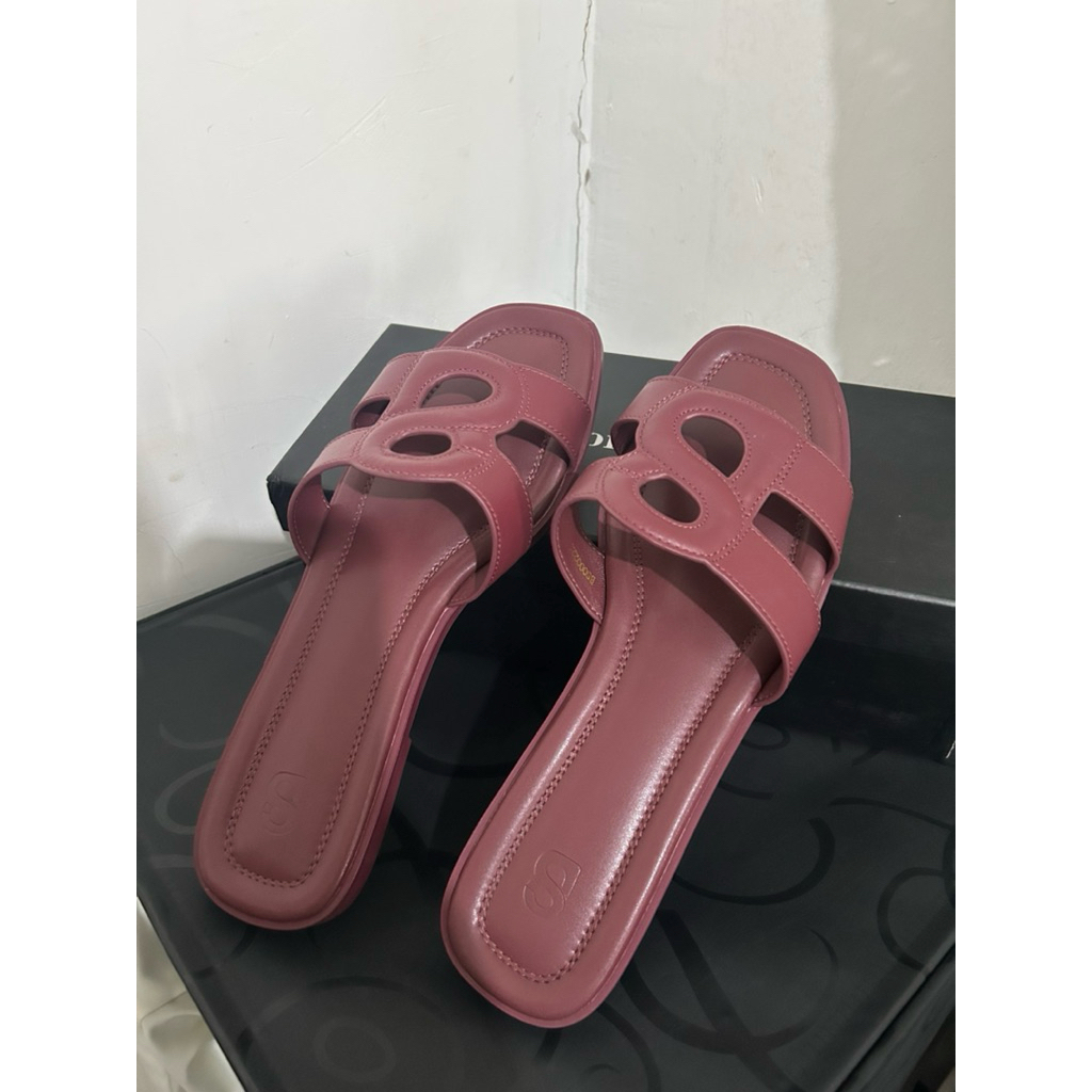 Like New Buttonscarves Sandal Kefi Maroon Ukuran 41 - Sandal branded - Pl Preloved Buttonscarves