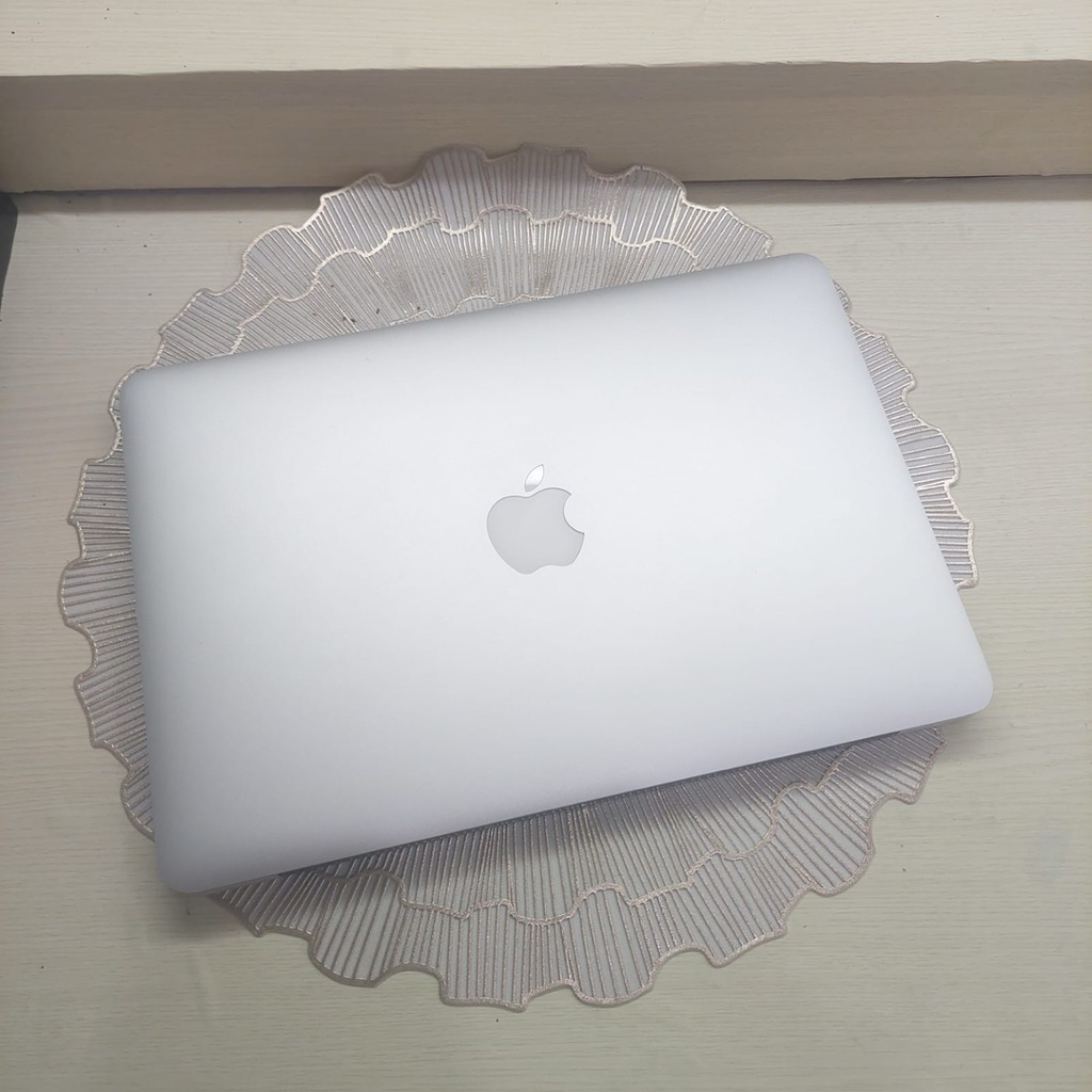Macbook Pro Retina 13 inch Early 2015 (8/256)