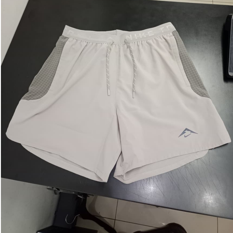 Celana Running Pria NIKE AS M NK DF TRAIL 6IN BRF SHORT HJ3575-009