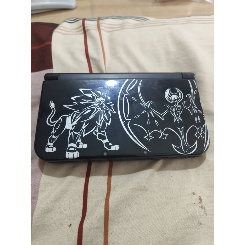 new 3ds XL edisi khusus pokemon salgaleo & lunala limited edition 64 GB cfw banyak game tombol biru