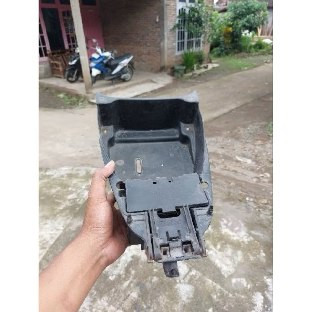 Bagasi bawah jok Yamaha Mio Sporty Mio Smile Original copotan motor