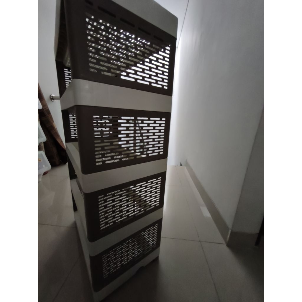 Preloved Olymplast Rak Susun Plastik 4 Susun