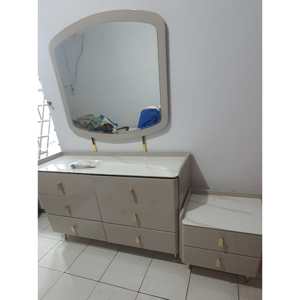 (Preloved) 1 Tempat Tidur 1 Lemari Pakaian 1 Meja Rias 2 Nakas Plus Matras Spring Bed Kasur Neo Belv
