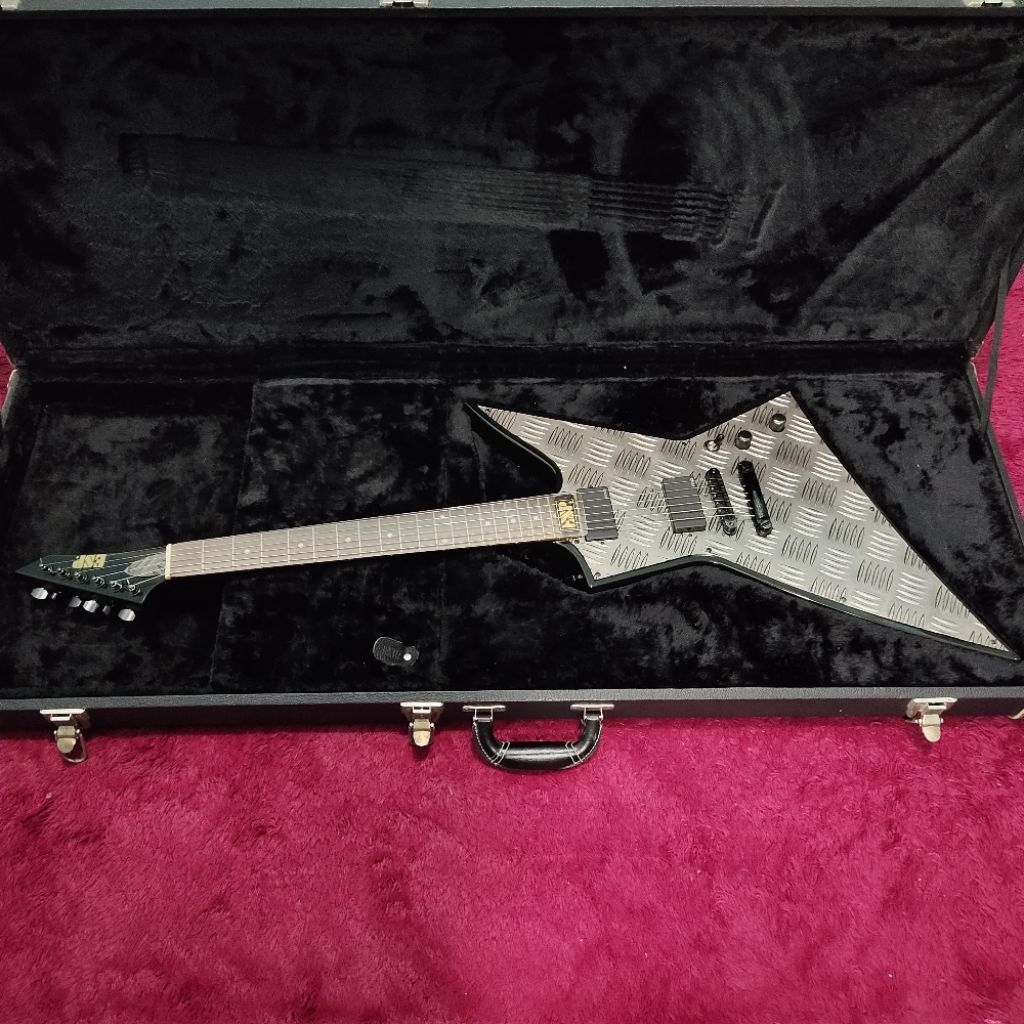Gitar ESP Explorer Diamond Plate