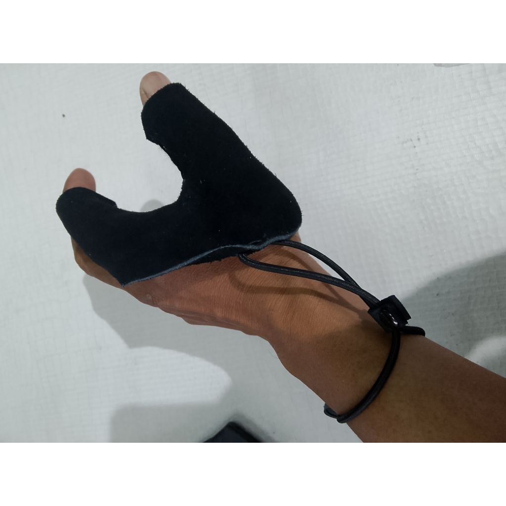 Thumb glove