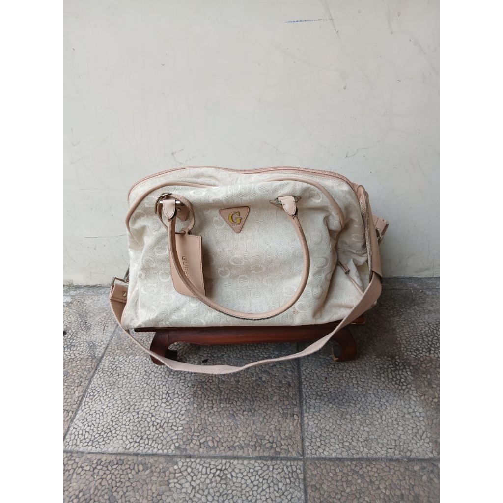 Tas Travel Guess ori warna Cream. PL