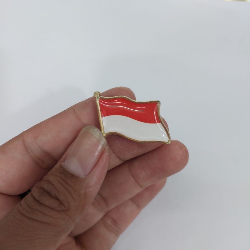 Pin Bendera Merah Putih Kuningan  / Pin Merah Putih Peci / Pin Merah Putih Berkibar Cor Kuningan Cot