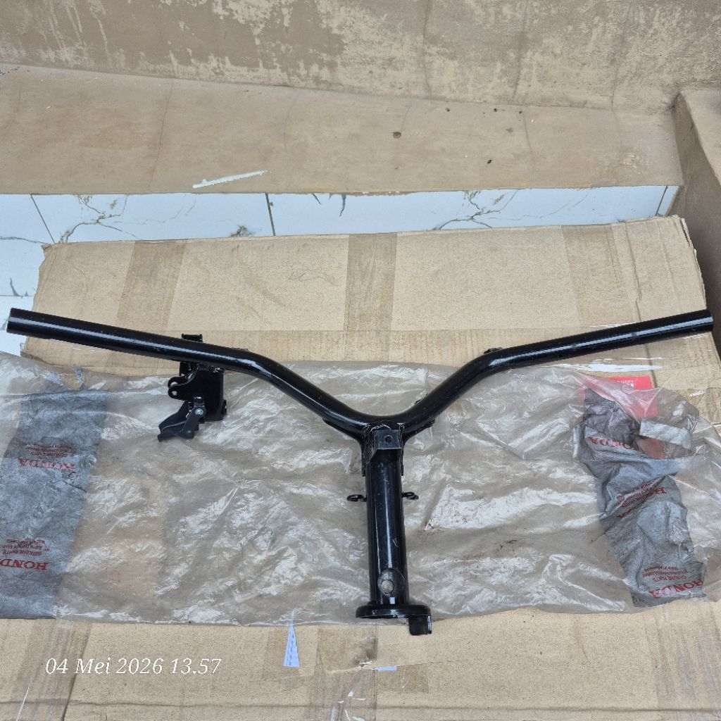 Stang stir steer kemudi Honda vario 110 karbu non CBS original ahm honda 53100-kzs-900
