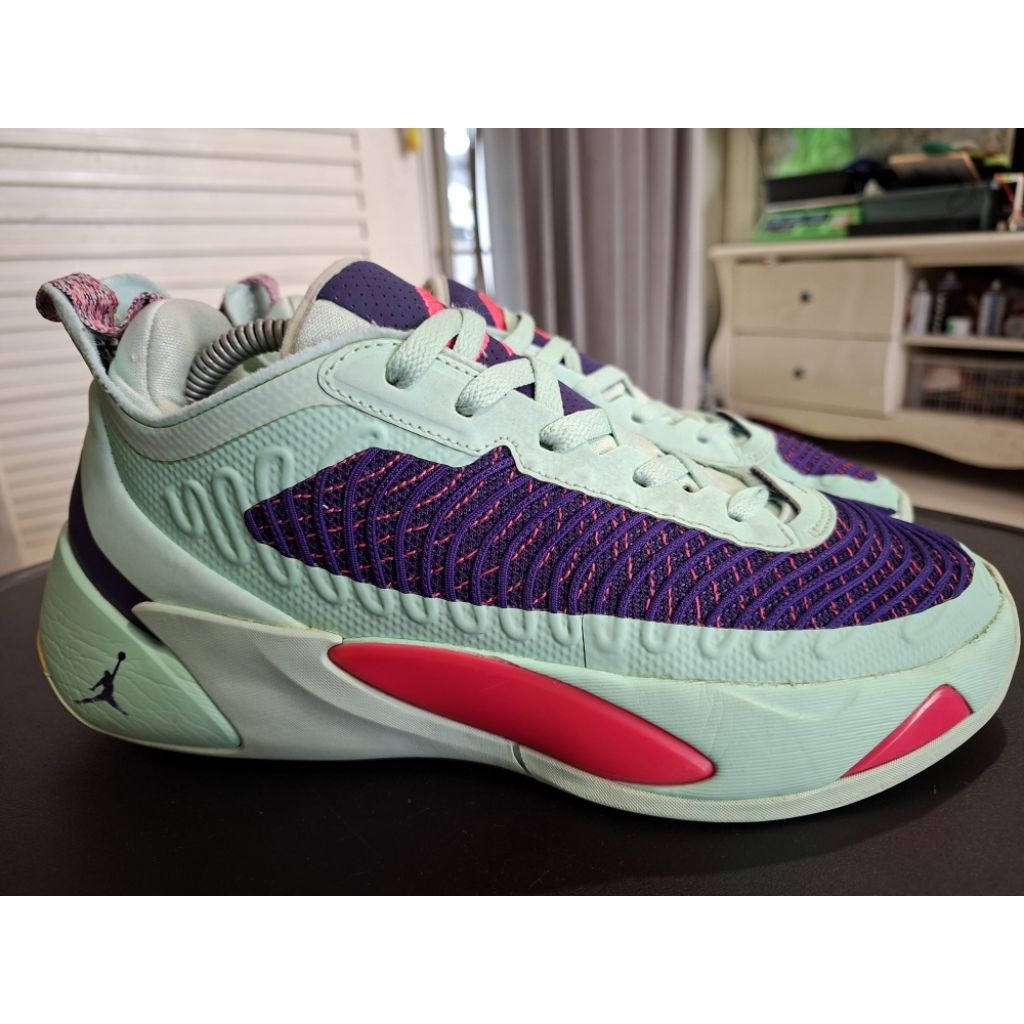 Sepatu basket Jordan luka 1 seken sz 42 insole 26,5 cm kondisi mulus jaminan original  tapak decit t