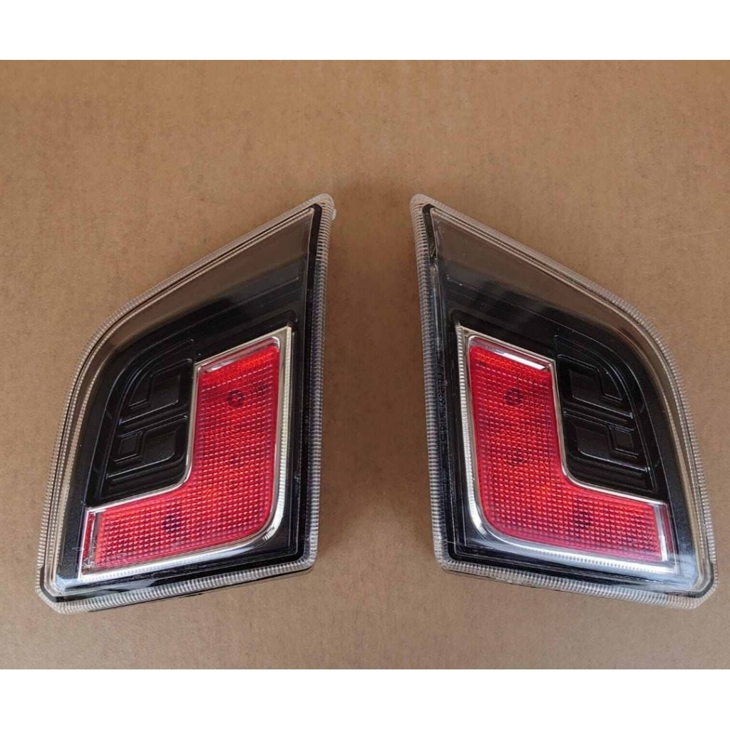 lampu reflektor / mata kucing bagasi belakang mobil Agya / Ayla / tahun 2019-2022 original