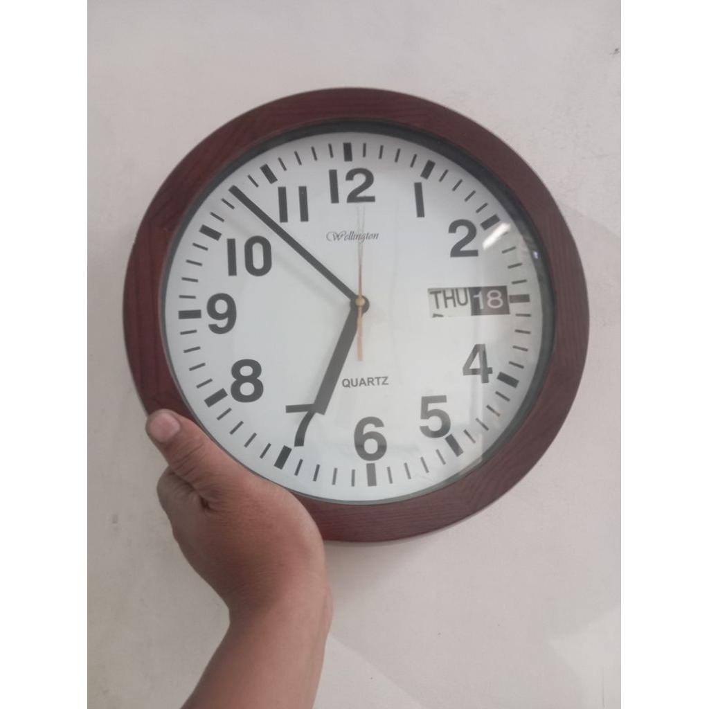 jam dinding Wellington Original