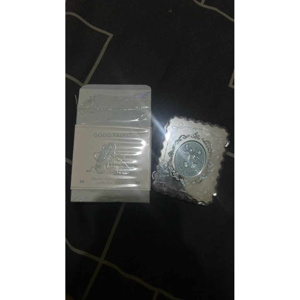 Eyeshadow gogo tales