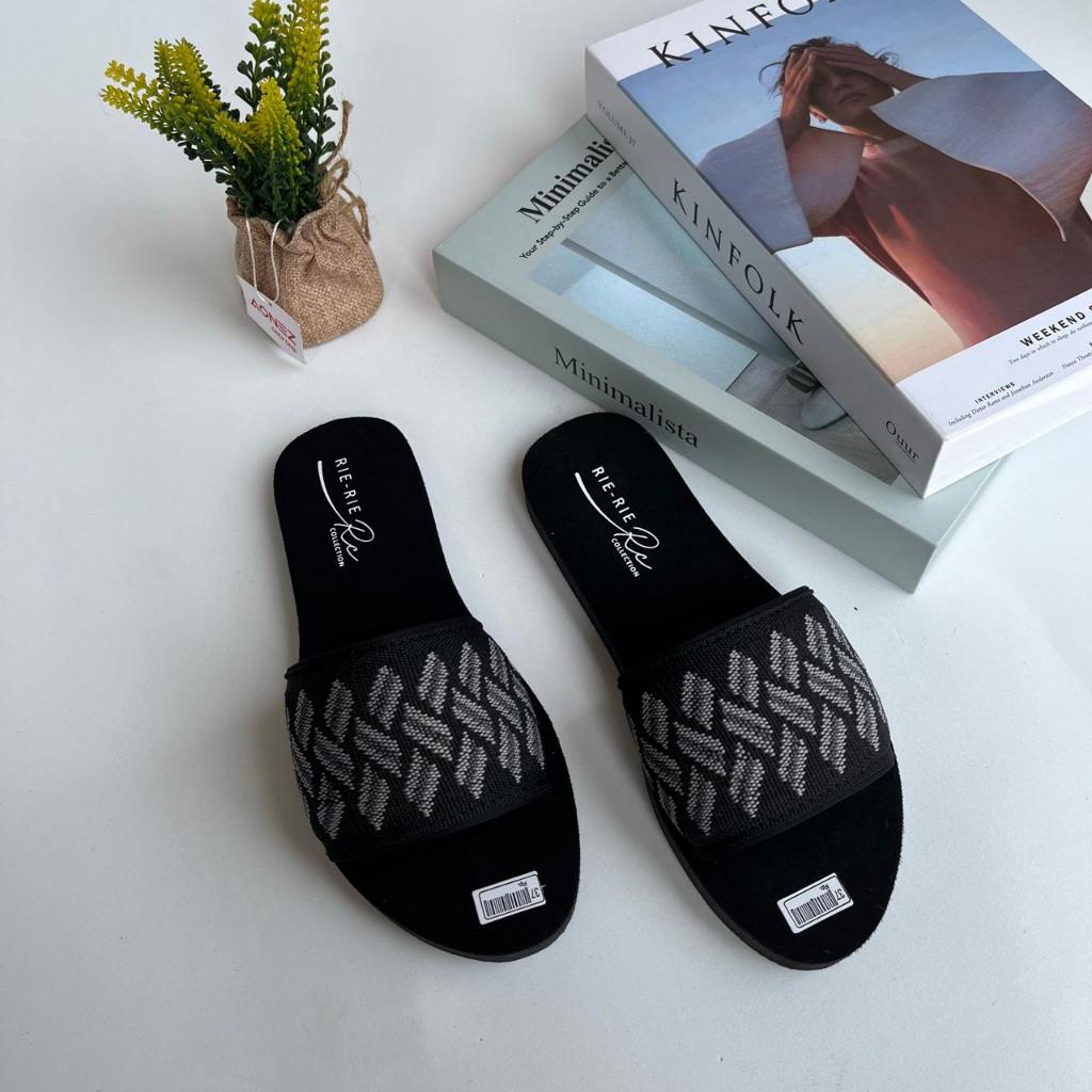 Sendal Flat Wanita Motif Rajut Elegan Nyaman Dipakai
