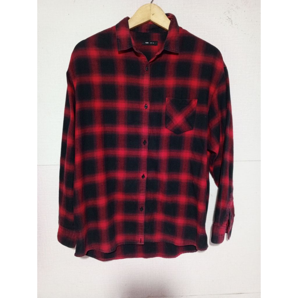 Baju kemeja flannel lengan panjang hum size L fit XL second