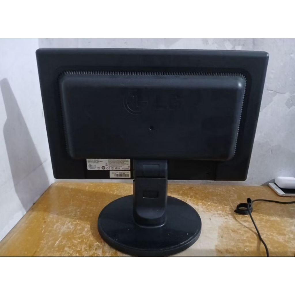 Monitor LG 16 inch bekas