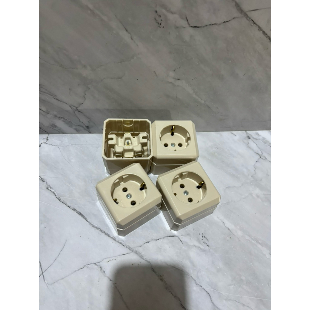 OB Stop Kontak Broco 1Lubang Broco Outbow Warna Cream - SNI BROCO ORIGINAL