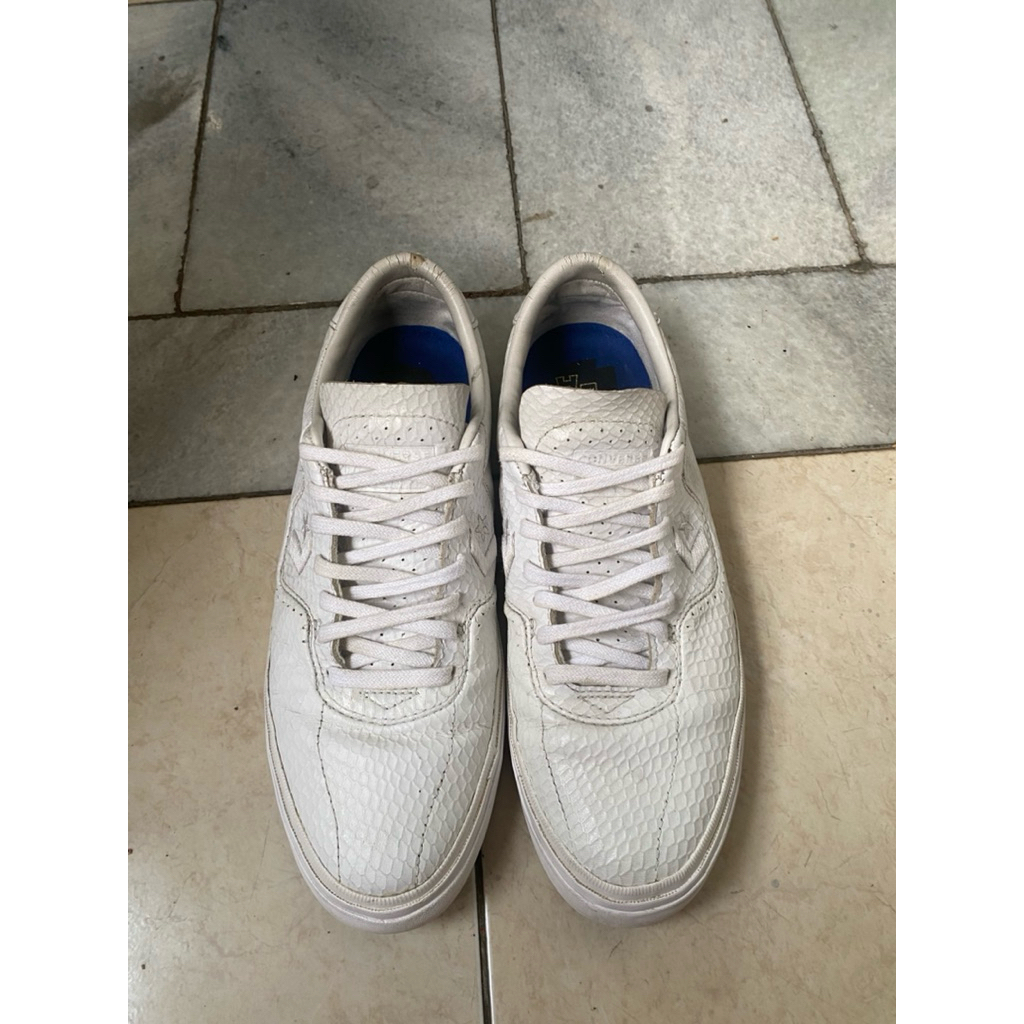 converse louie lopez