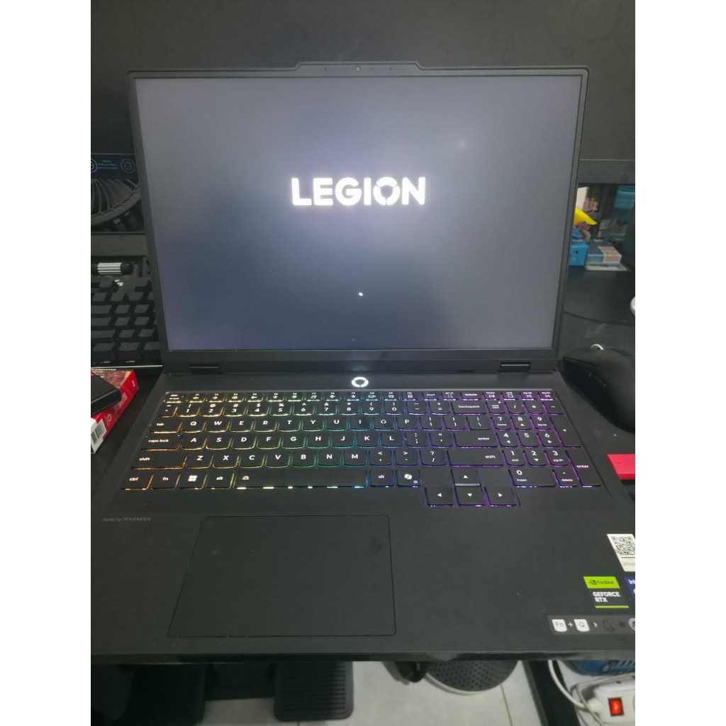 Laptop Gaming Lenovo Legion Pro 5 Core i9 Gen 14 32/1TB 240Hz Nvidia RTX 5060 8GB