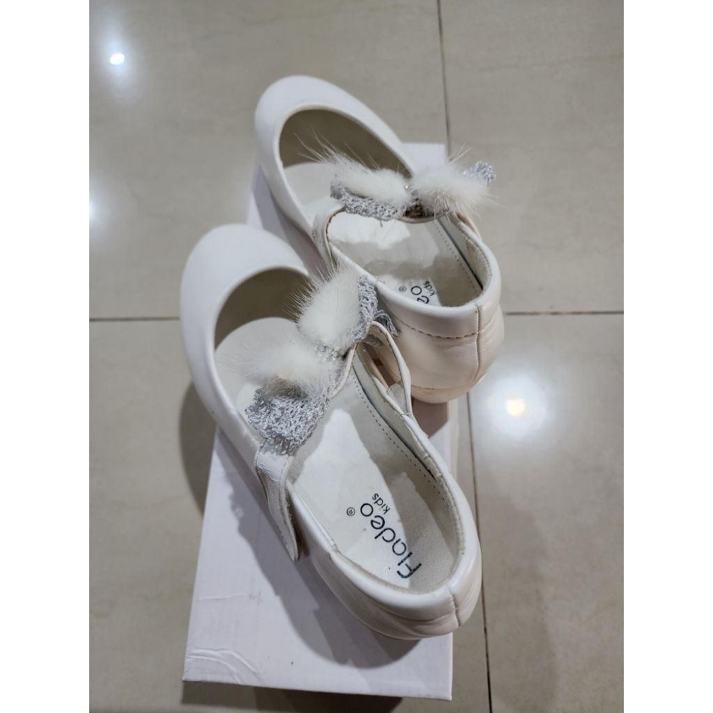 Sepatu pesta anak perempuan putih princess merk Fladeo