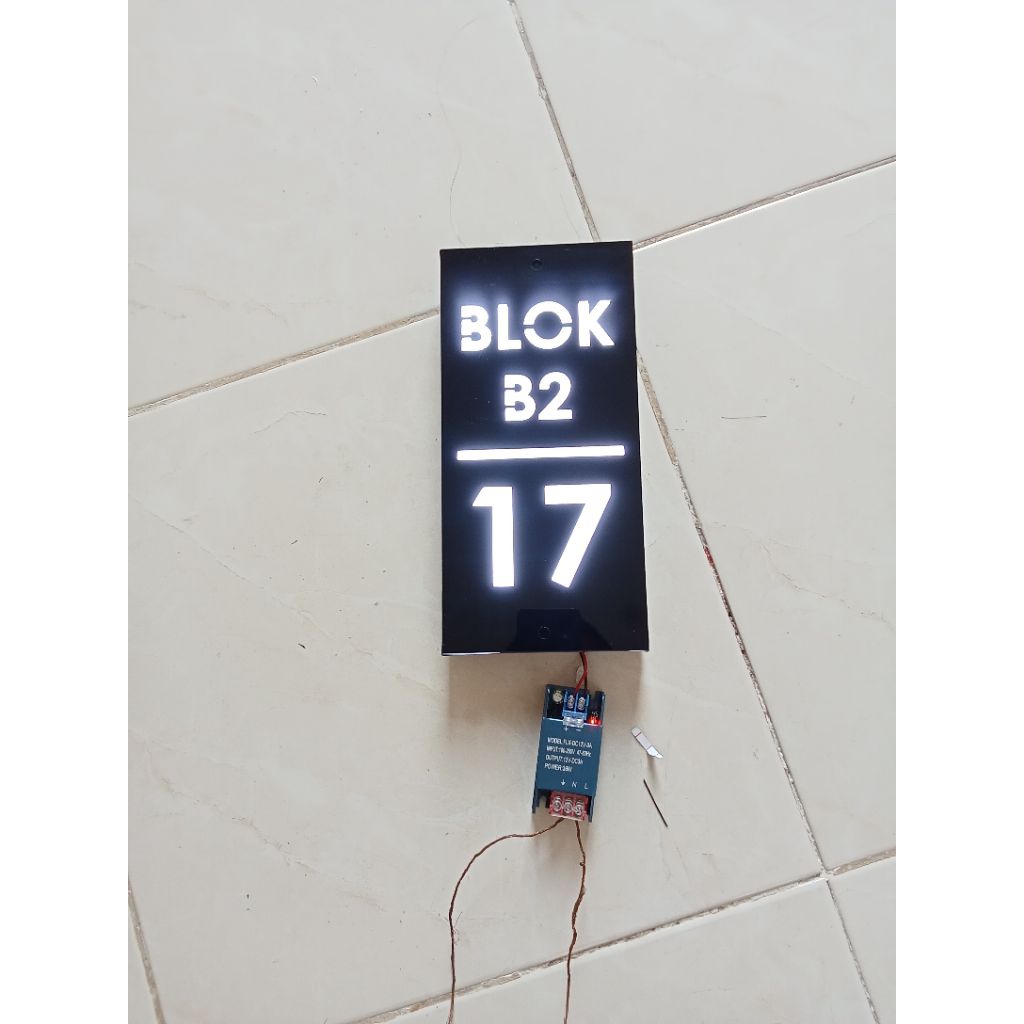 Nomor Rumah Akrilik Desain Modern, 12 x 24 cm