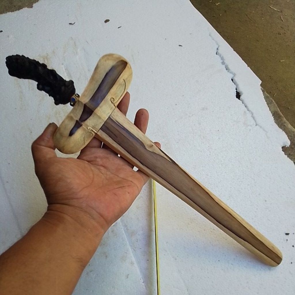 seselet keris bali