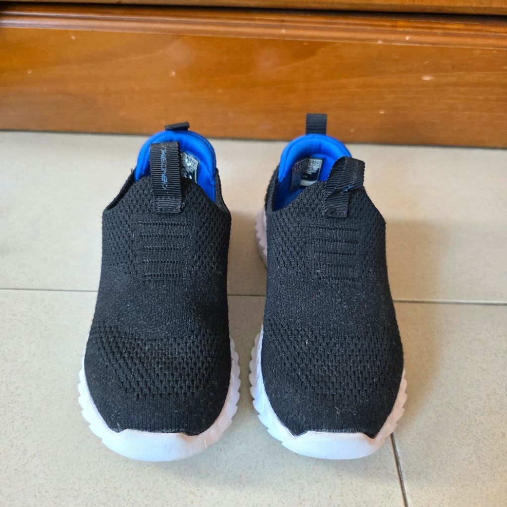 preloved Skechers Kids Black Shoes