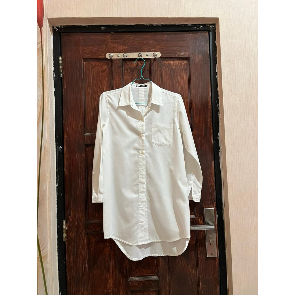 Kemeja putih GEELA wanita