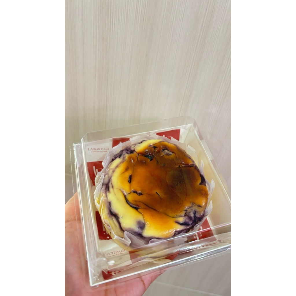 Blueberry burnt cheesecake