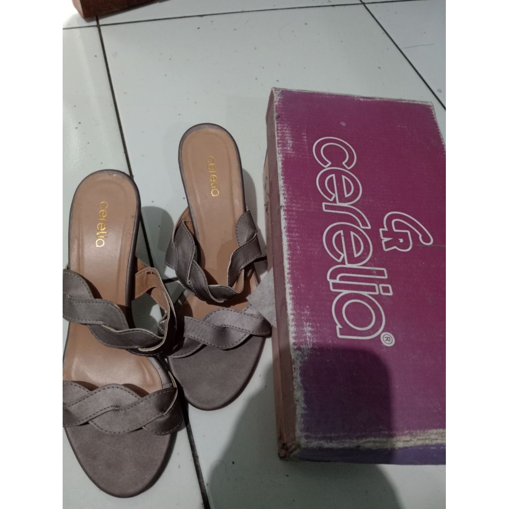 Preloved sandal wanita wisuda, kondangan, dan pesta