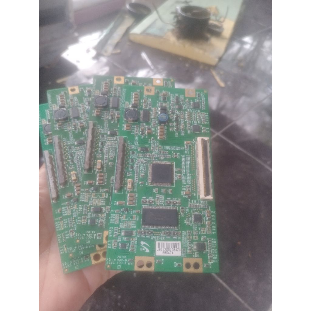 T Con TV LCD Polytron PLM 32M12/32B51 Layar Pecah