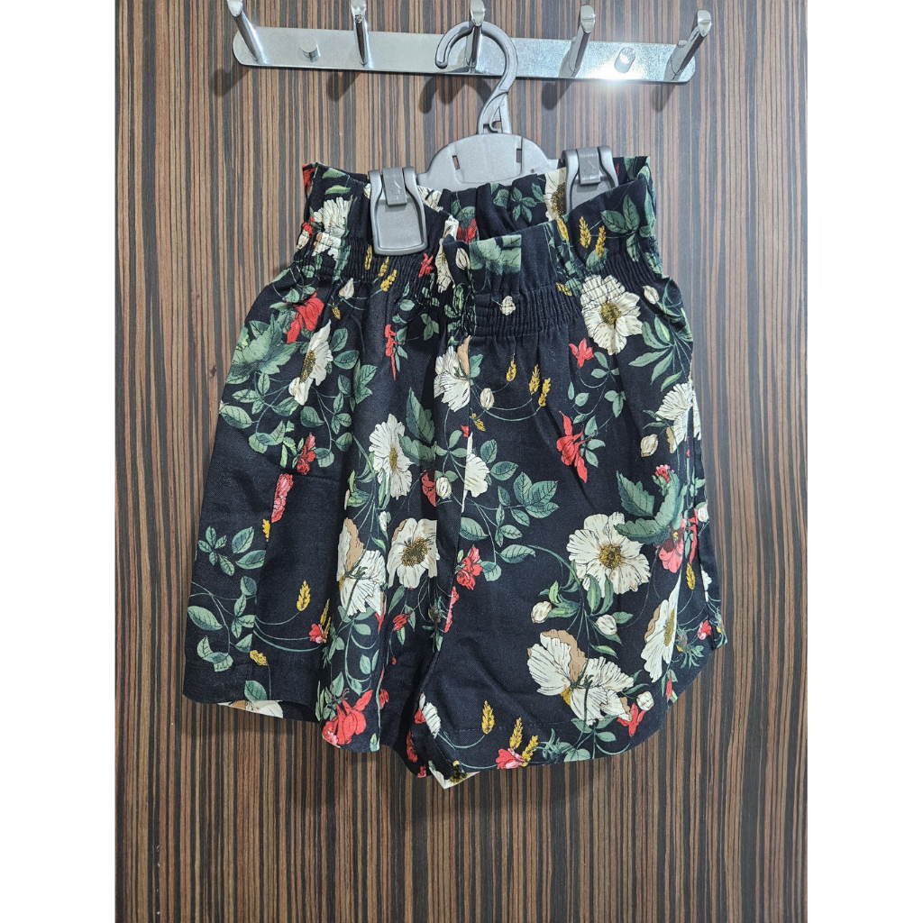 PRELOVED SECOND ORI HNM H&M CELANA PENDEK KATUN RAYON BUNGA WANITA SIZE EUR 32 UK 4 COTTON SHORT PAN
