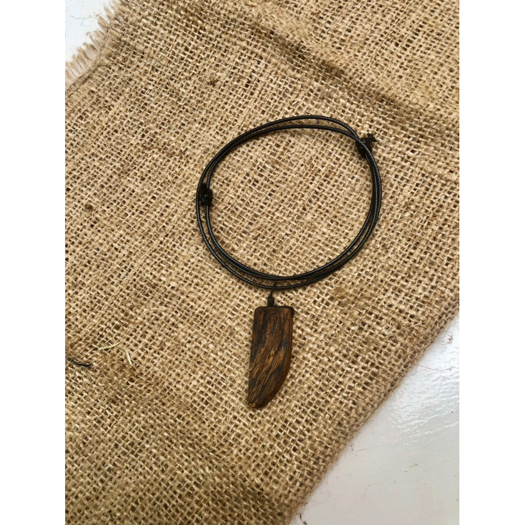 Kalung Liontin gaharu malinau,kalung kayu,liontin,gaharu asli