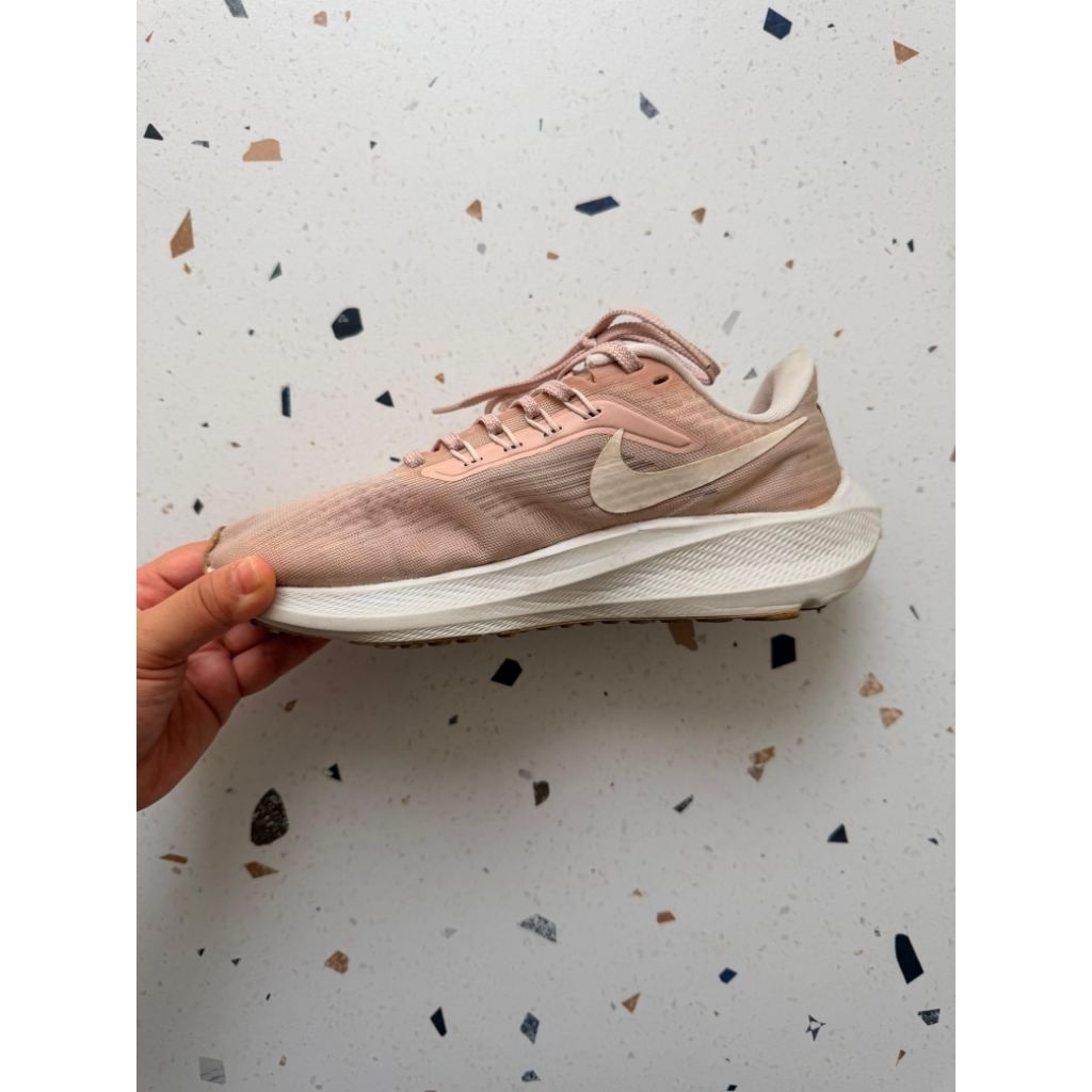 Preloved Nike Woman Air Zoom Pegasus warna Pink Oxford