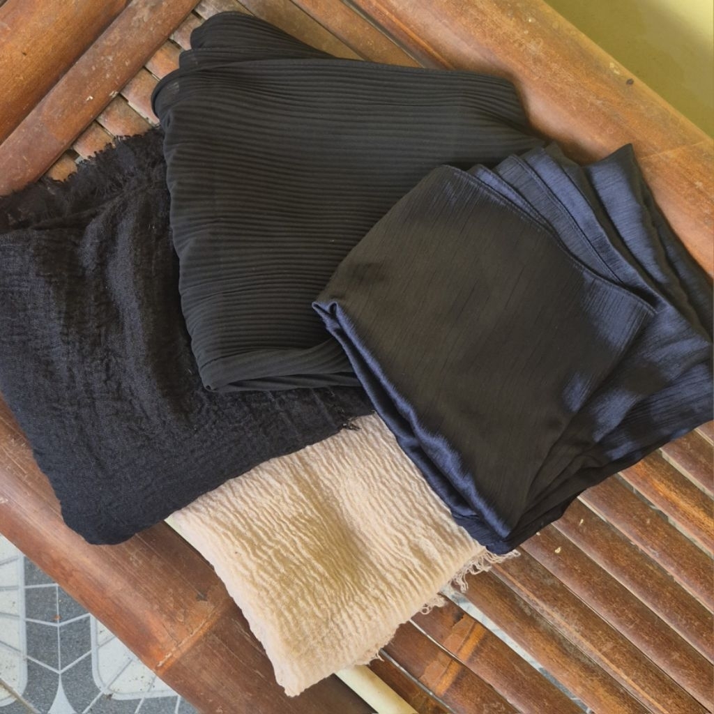jilbab pashmina hijab bergo sport preloved dan baru murah pet kecil dan pet tebal shamira silk crinc