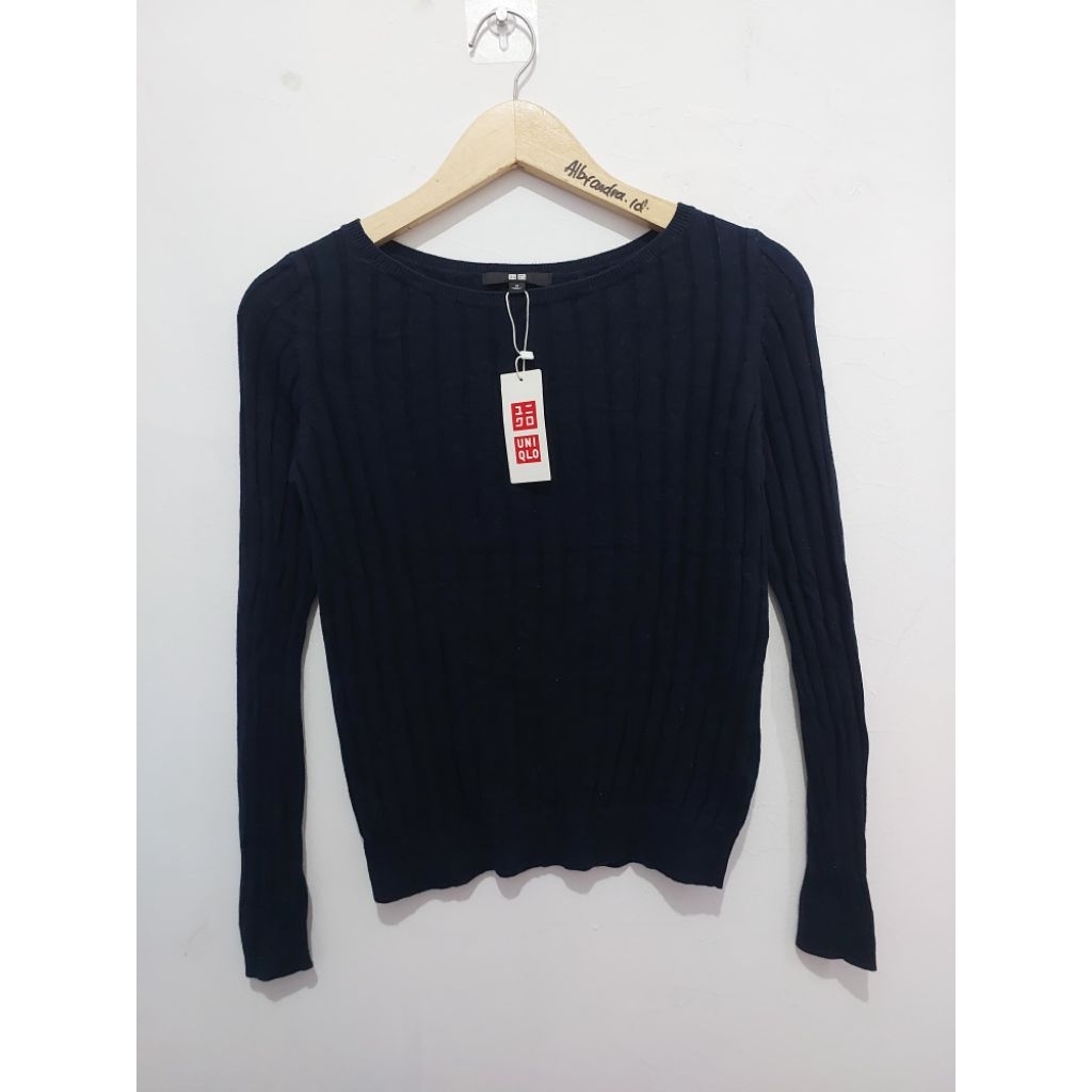 UNIQLO SWEATER RAJUT LIDI BESAR CROPTOP NAVY