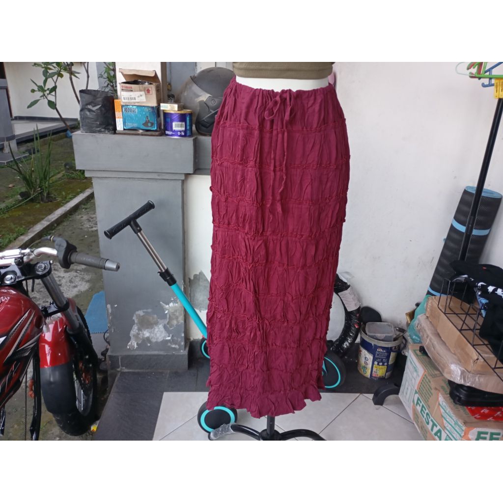 Rok Wanita Panjang Merah Maroon