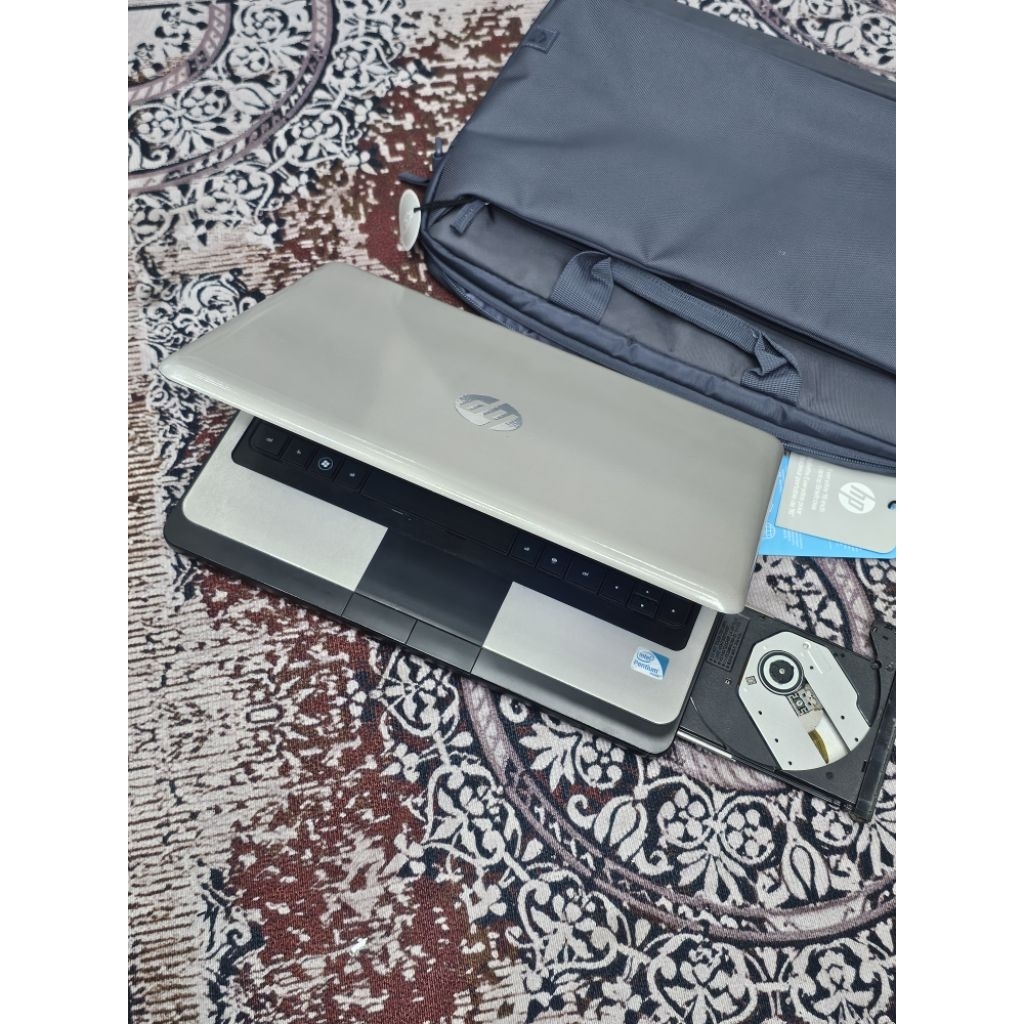 Laptop Promo Laptop HP 14inch RAM 4GB HARDISK 500GB Windows 7 Laptop Bagus Normal Tidak ada minus Ad