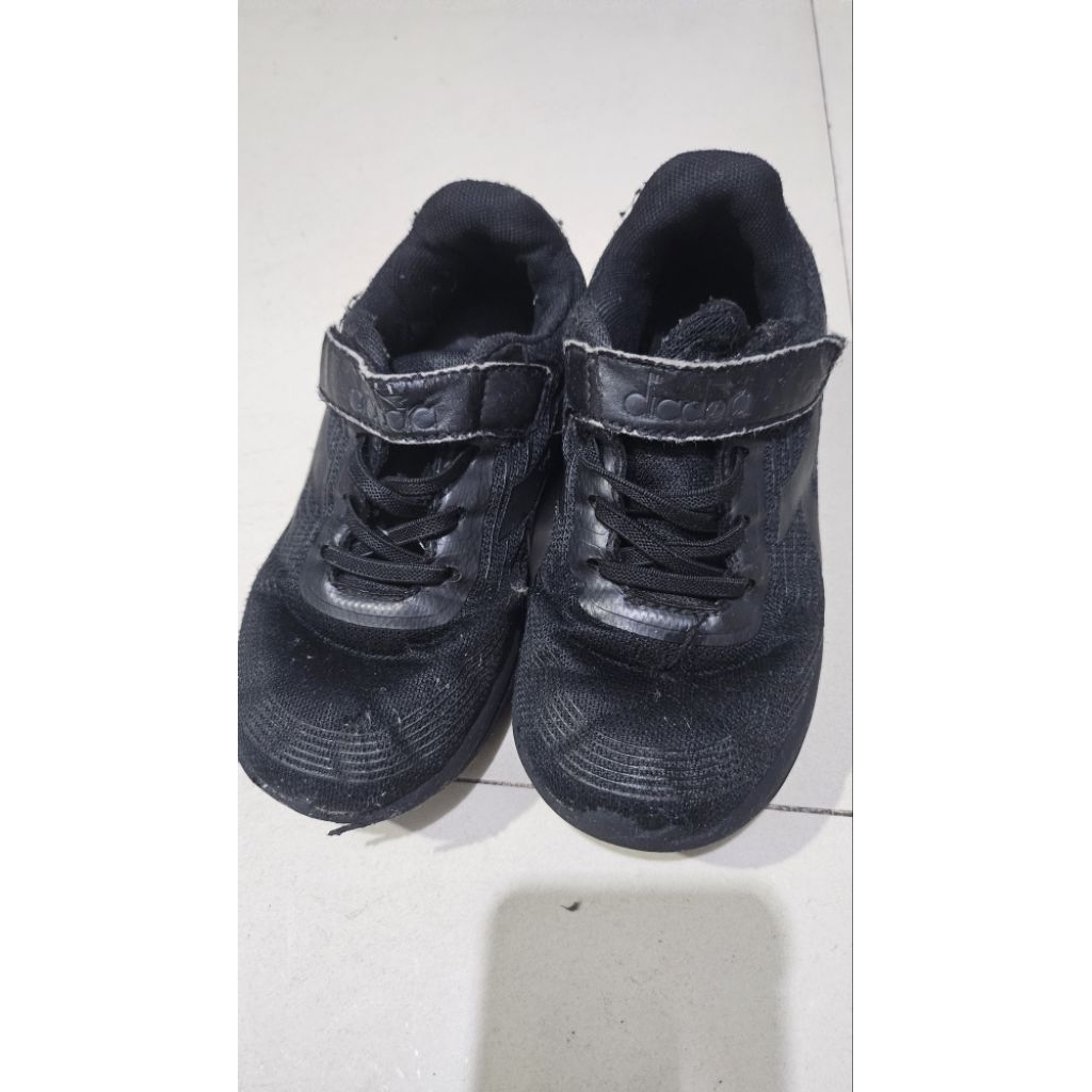sepatu sekolah anak merk diadora (preloved)