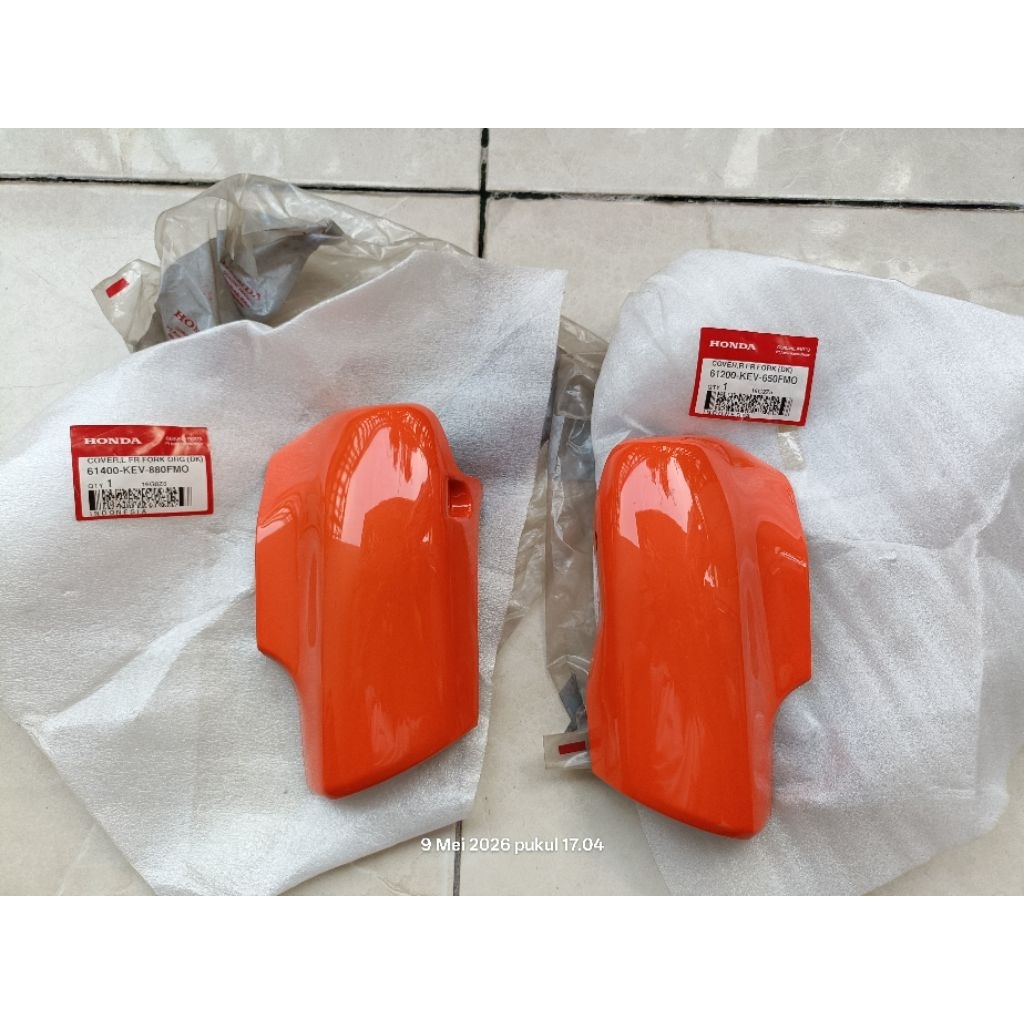 tutup cover R  R fork shock sok Kanan kiri 61200 61400 kev 650 880 FMO warna oranye orange original 