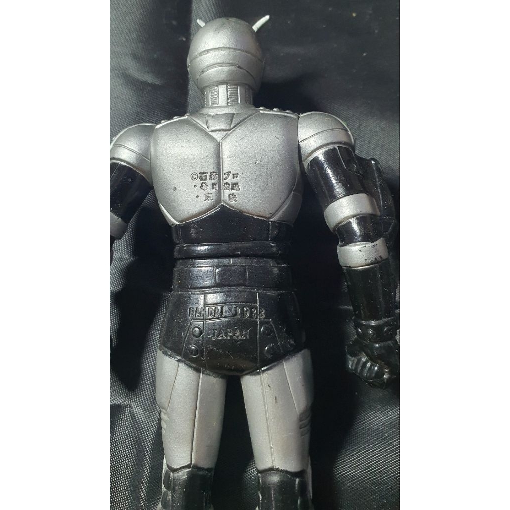 Action Figure Kamen Rider Shadow Moon dengan Desain Kostum Perisai