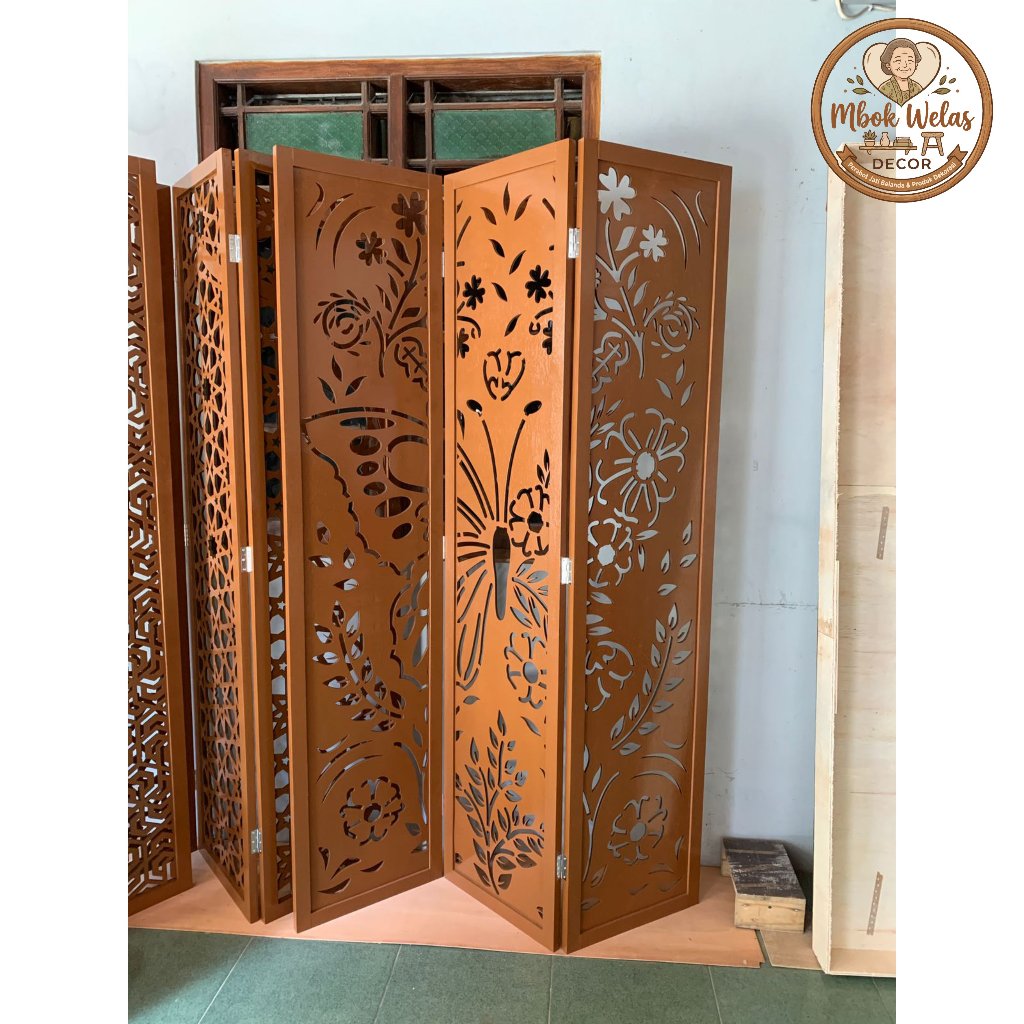 Mbok Welas Decor - Penyekat Ruangan Motif Kupu-kupu 3 Daun Set - Pembatas Sketsel Modern Coklat