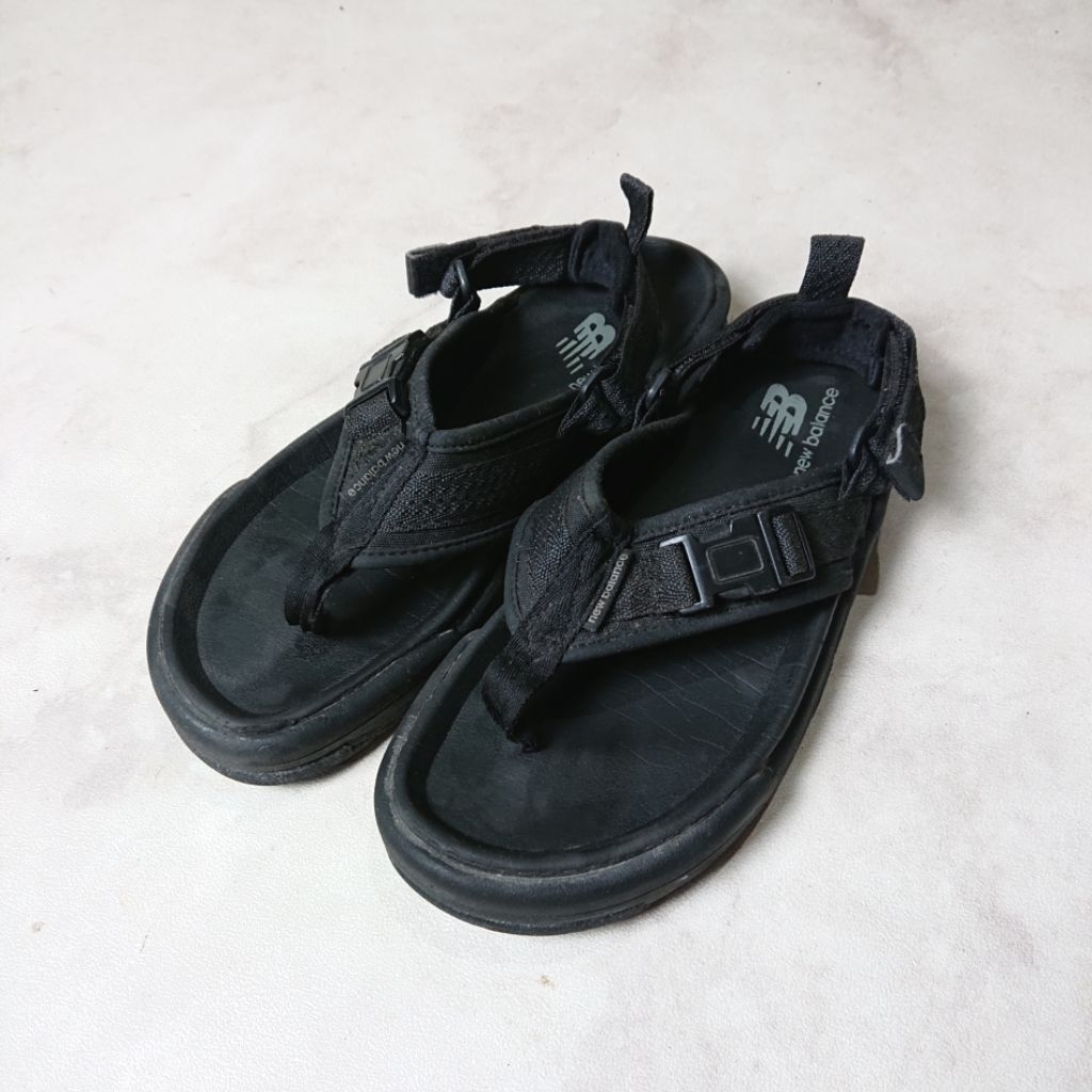 Sepatu Sandal New Balance CD2205 Wanita Second Bekas
