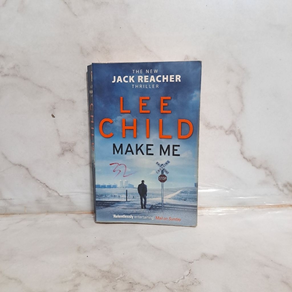 Preloved Novel Make Me Oleh Lee Child