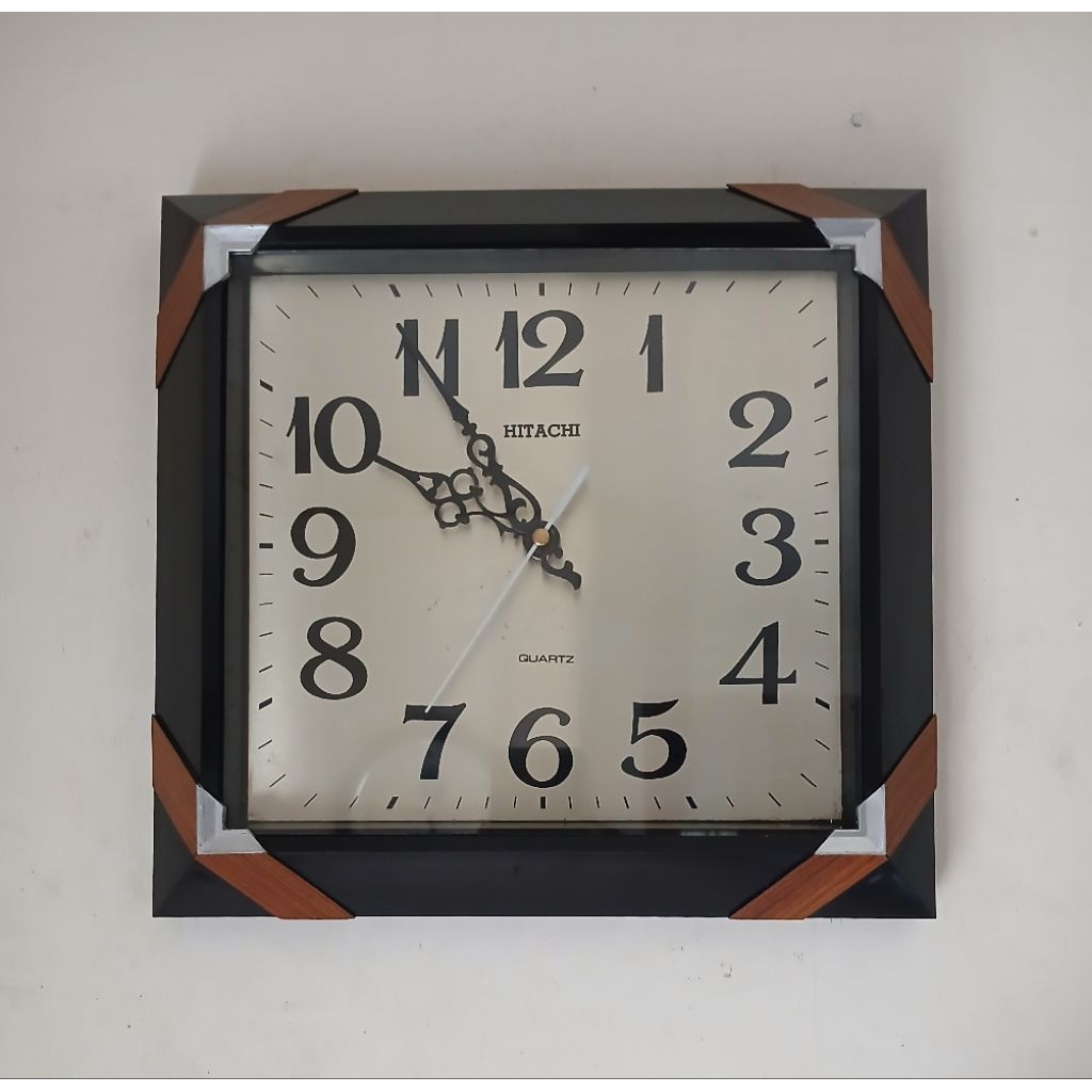 Jam dinding HITACHI lawas Antik vintage