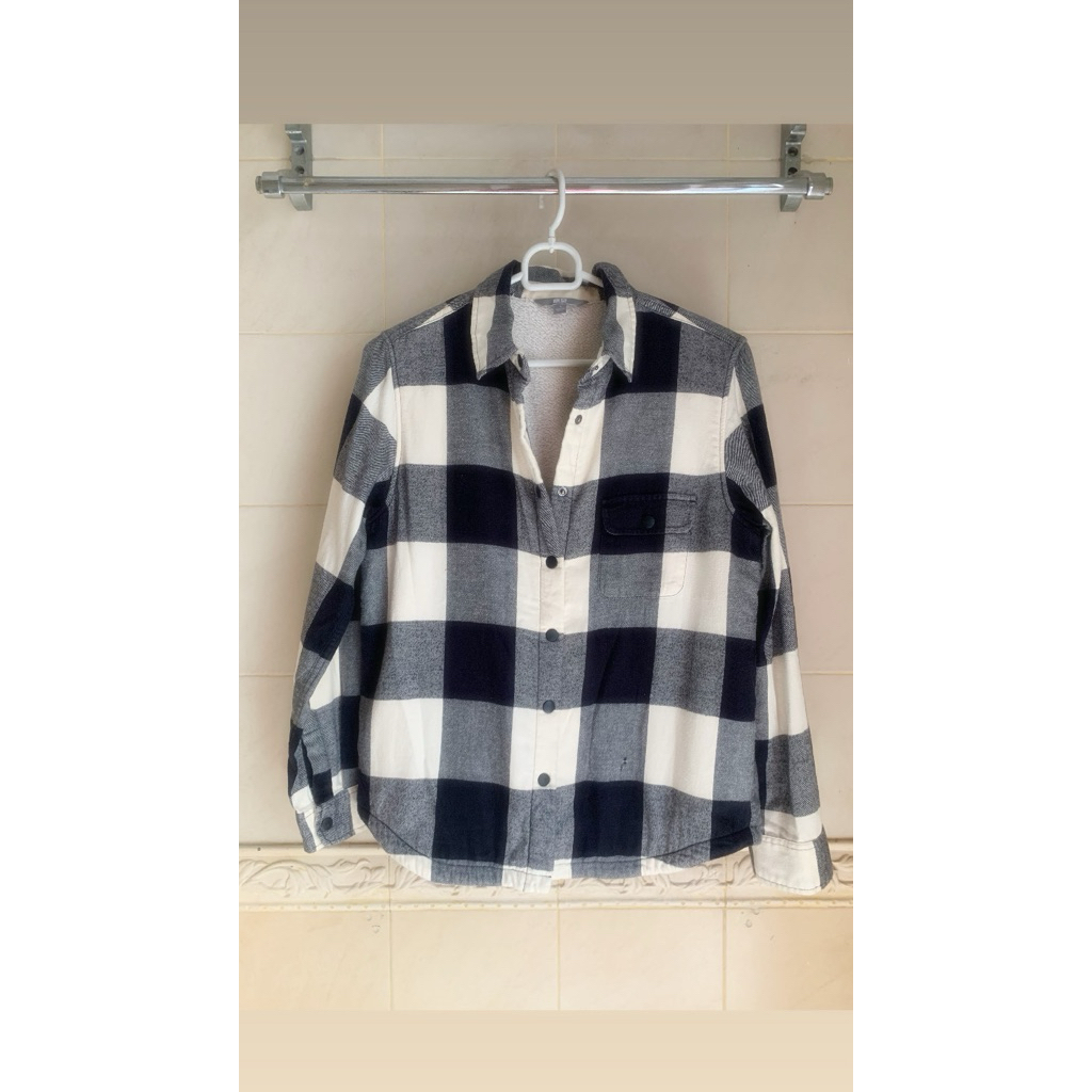 UNIQLO FLANNEL CHECKED SHIRT-JACKET | SHACKET KEMEJA-JAKET | ATASAN TOP | BAJU SANTAI CASUAL OUTFIT 