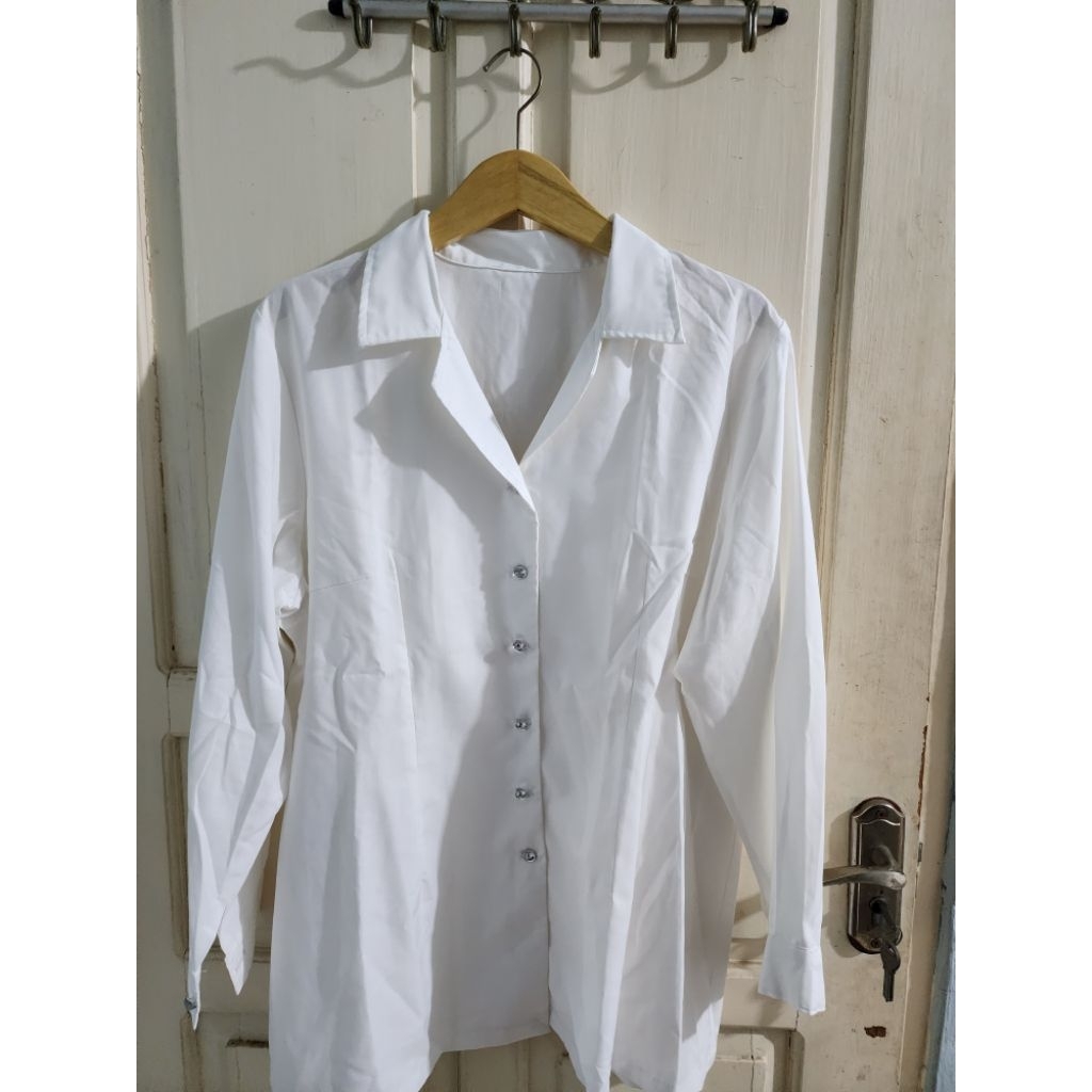 Kemeja Blouse Polos Putih Wanita Big Size- Preloved