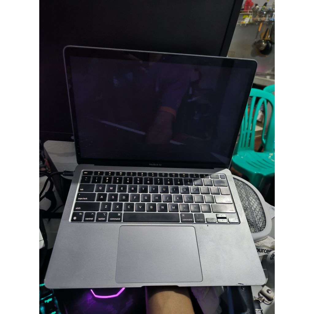 Macbook Air M1 8/256 rusak LCD